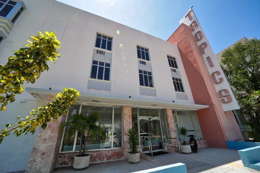 Tropics Hotel Miami Beach - Image 1