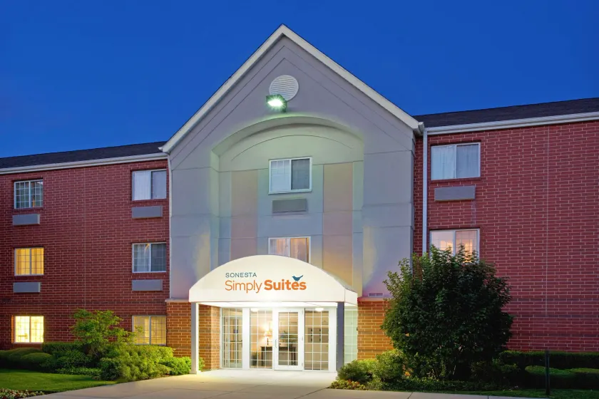 Sonesta Simply Suites Naperville Warrenville - Image 1