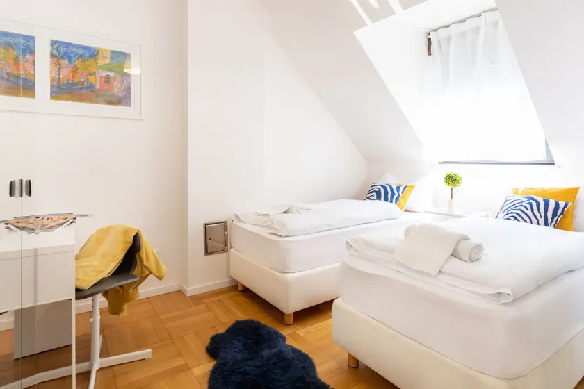 Newly Refurbished Studio Near City Center - Image 1
