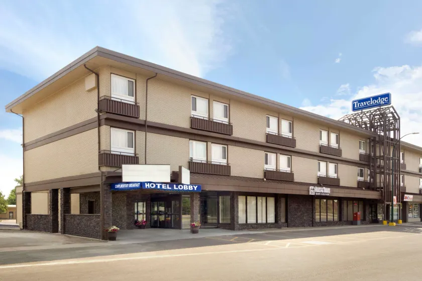 Travelodge by Wyndham Lethbridge - Image 1
