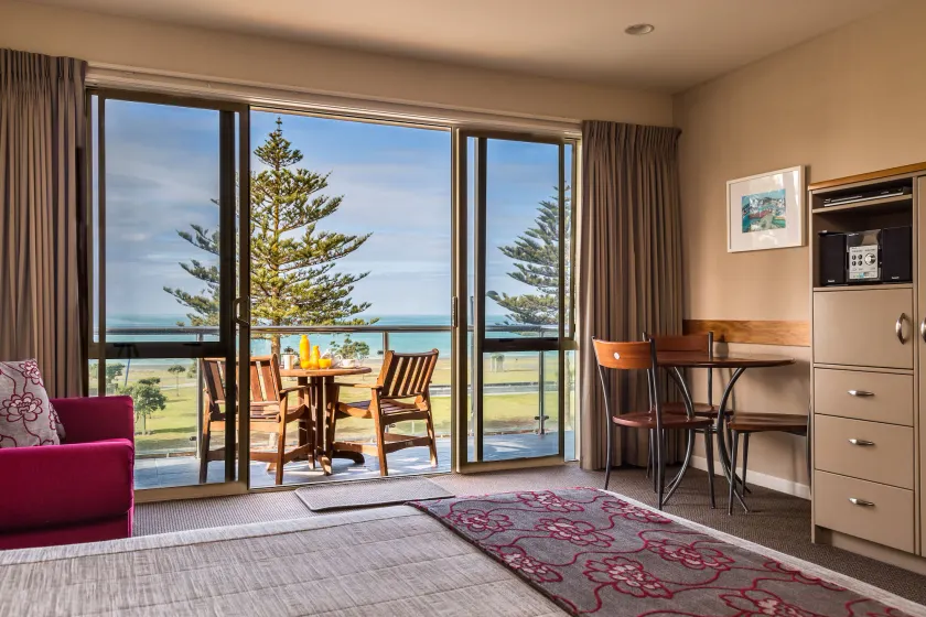 Pebble Beach Motor Inn - Image 1