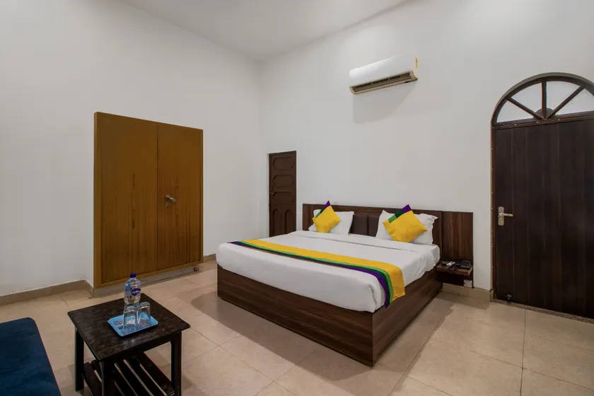 Itsy Hotels Om Pushp Residency - Image 1
