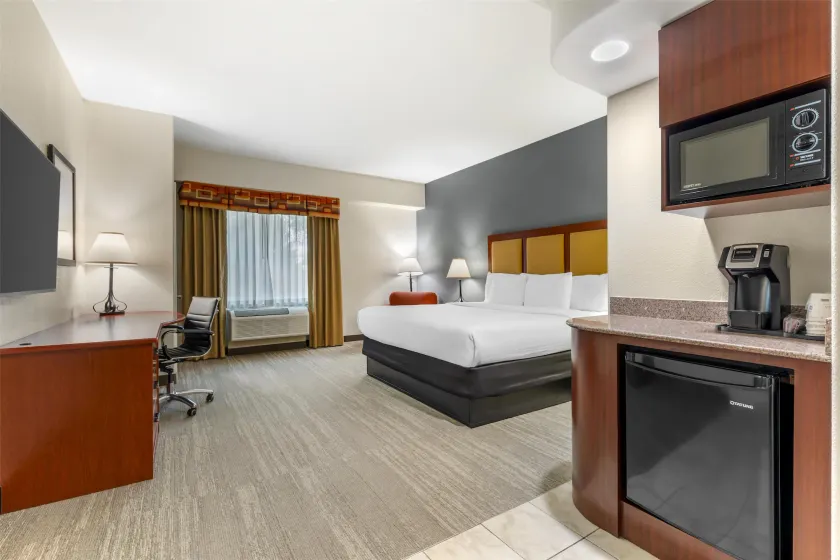 Best Western Plus Waxahachie Inn & Suites - Image 1