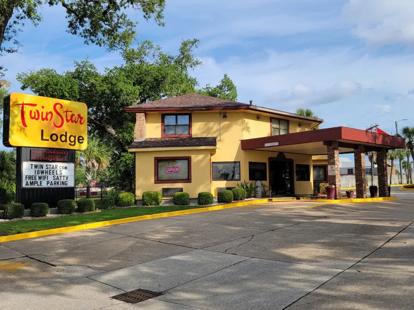 Twin Star Lodge - Image 1