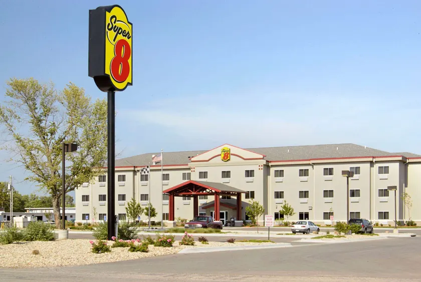 Super 8 by Wyndham Topeka at Forbes Landing - Image 1