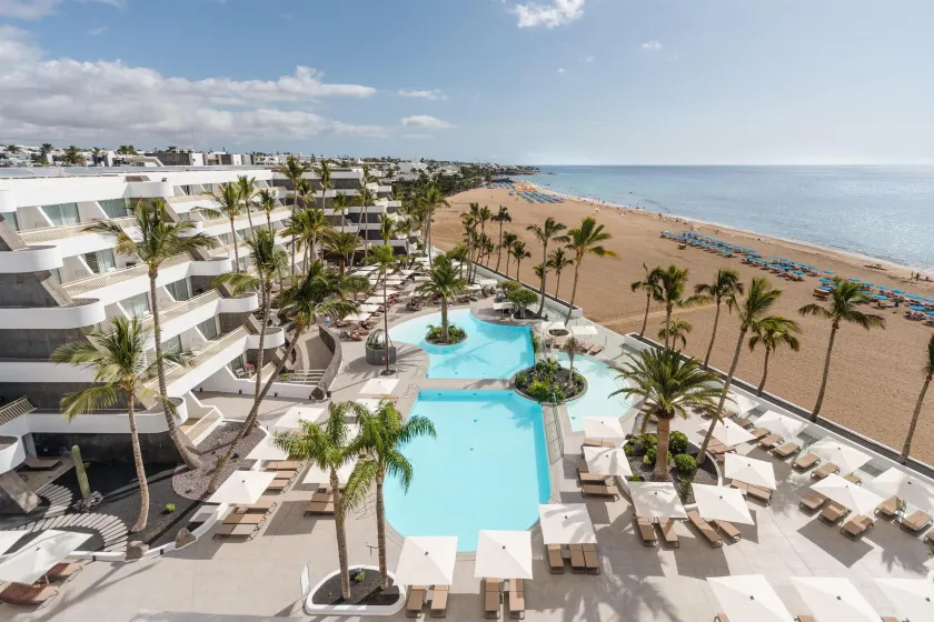 Plus Fariones Suite Hotel - Image 1