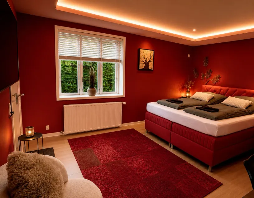 4S - Red Autumn Suite - Image 1