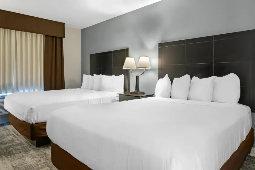 Best Western Lakewinds - Image 1