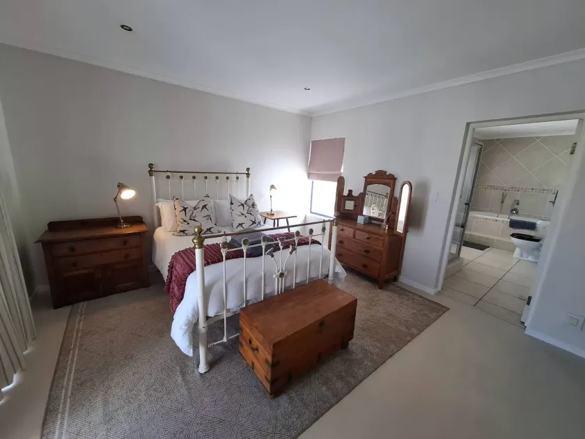 OosiesRus - Charming Langebaan Villa with Garden View - Image 1