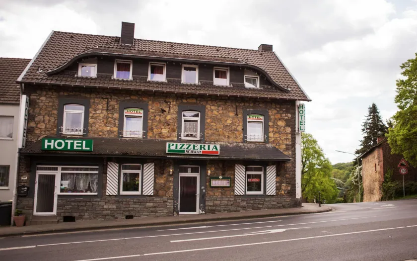 Hotel Schwan - Image 1
