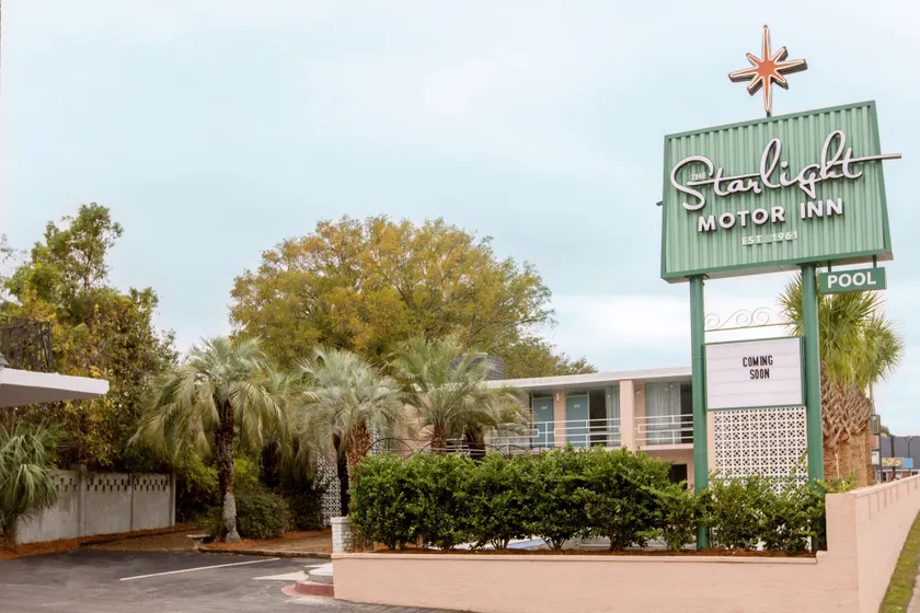 The Starlight Motor Inn - Image 1