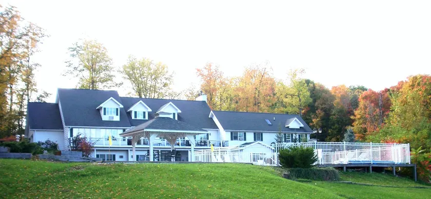 Longhouse Manor B&B - Image 1