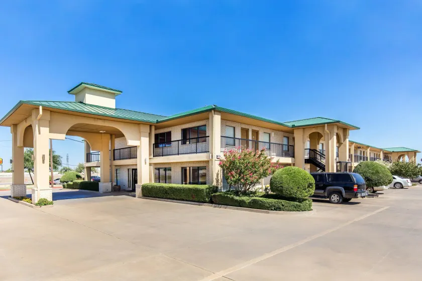 Quality Inn & Suites Abilene North - Image 1