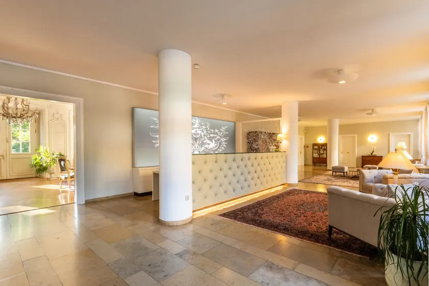 Schlosshotel Bad Neustadt - Image 1