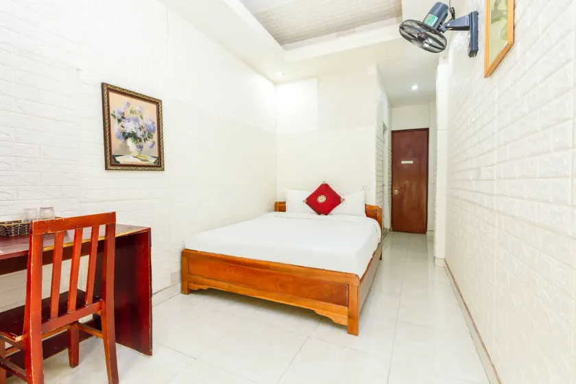 OYO 604 Queen Hotel spot-on - Image 1