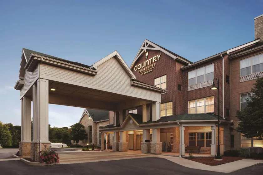 Country Inn & Suites by Radisson, Madison Southwest, WI - Image 1