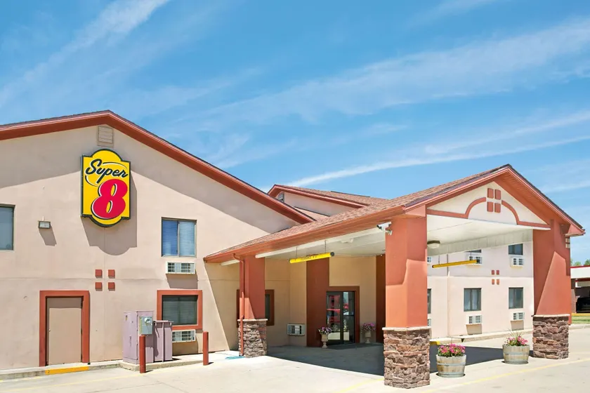 Super 8 by Wyndham Longmont/Del Camino - Image 1
