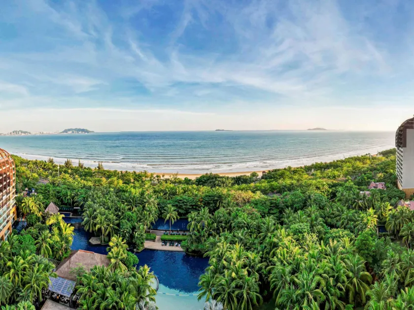 Pullman Oceanview Sanya Bay Resort & Spa - Image 1