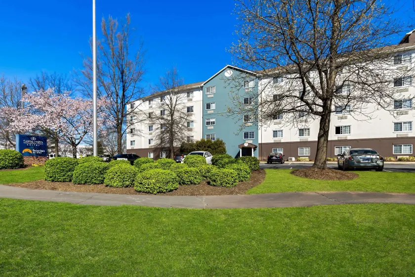 Suburban Studios Sterling - Washington Dulles - Image 1