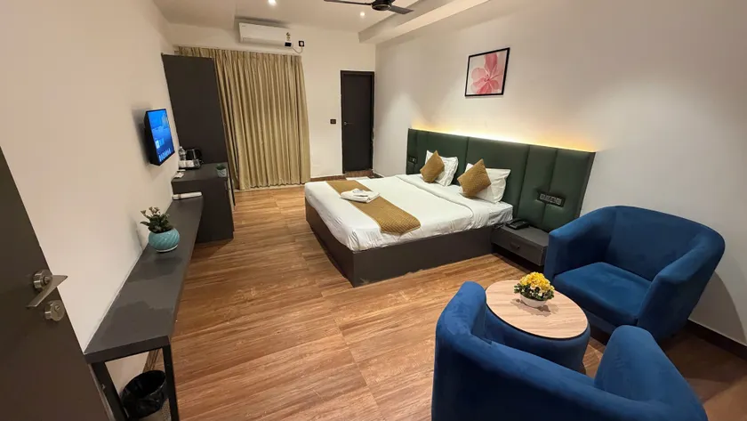 Hotel Kingdom Suites Near Elements Mall, Manyata Tech - Image 1