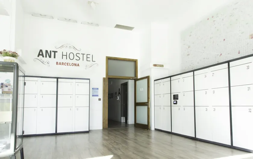 Ant Hostel Barcelona - Image 1