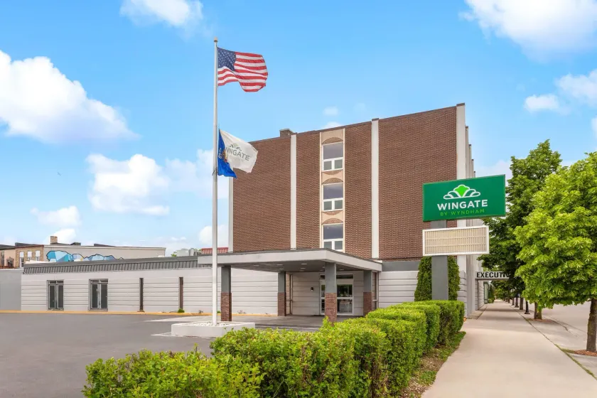 Wingate by Wyndham Sheboygan - Image 1