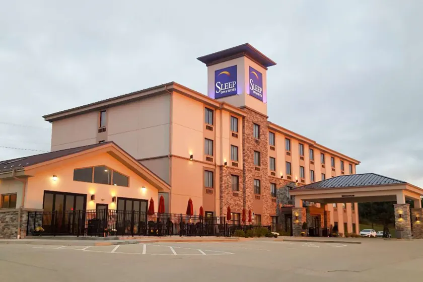 Sleep Inn & Suites Belmont - St. Clairsville - Image 1