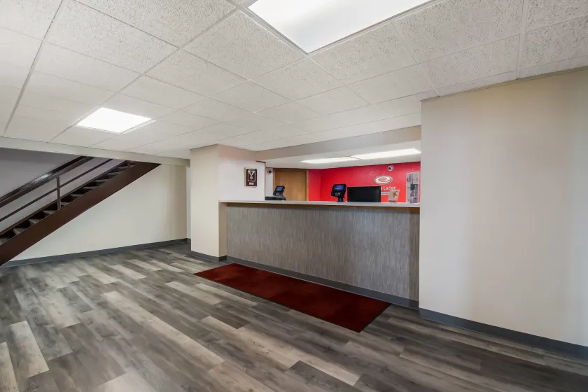 Econo Lodge Duluth near Miller Hill Mall - Lobby