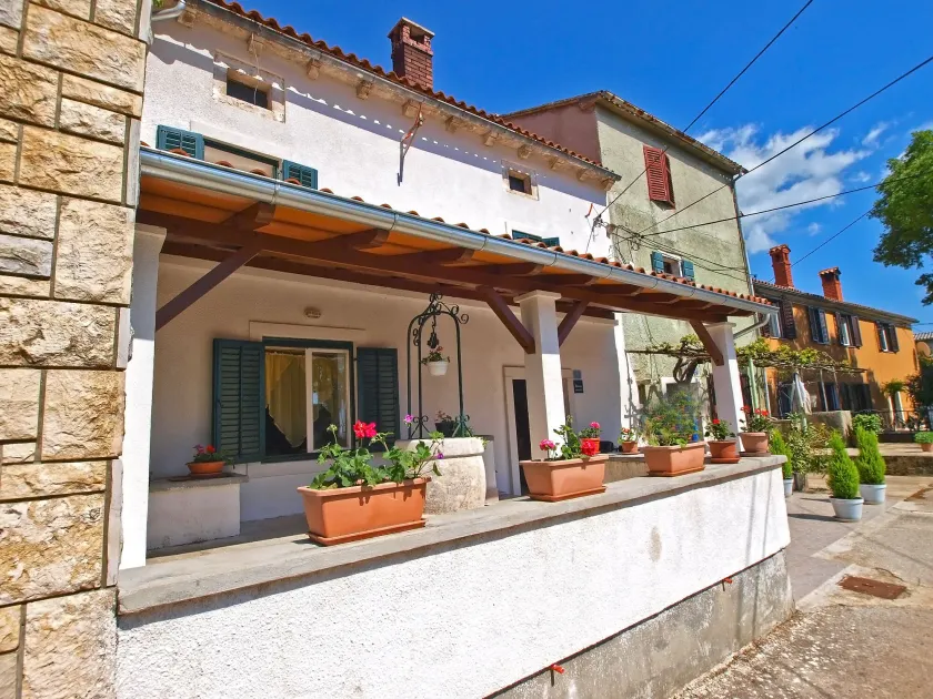 House 1009 - Image 1