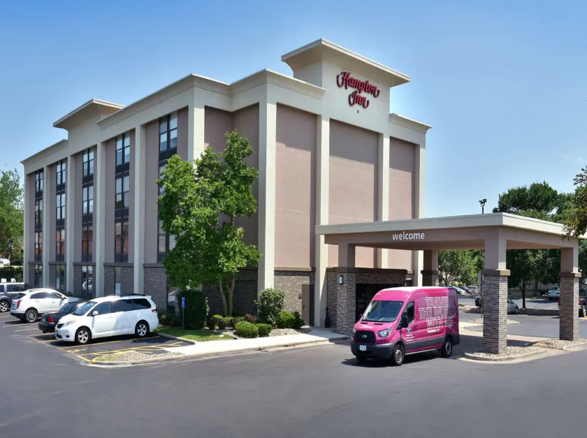Hampton Inn Des Moines-Airport - Image 1