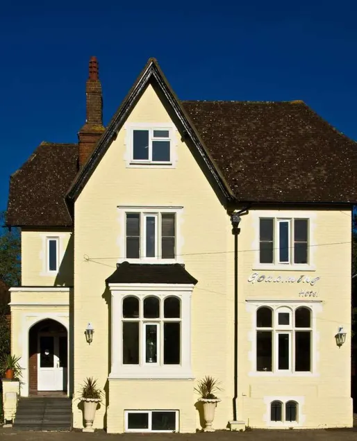 Godalming Hotel Guest House - Image 1