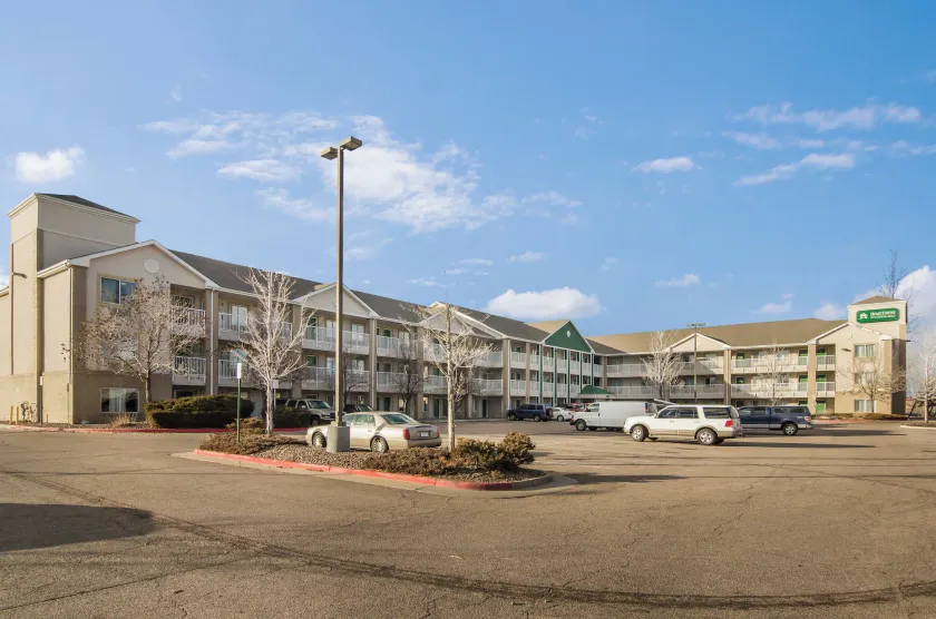 HomeTowne Studios by Red Roof Denver - Airport/Aurora - Image 1