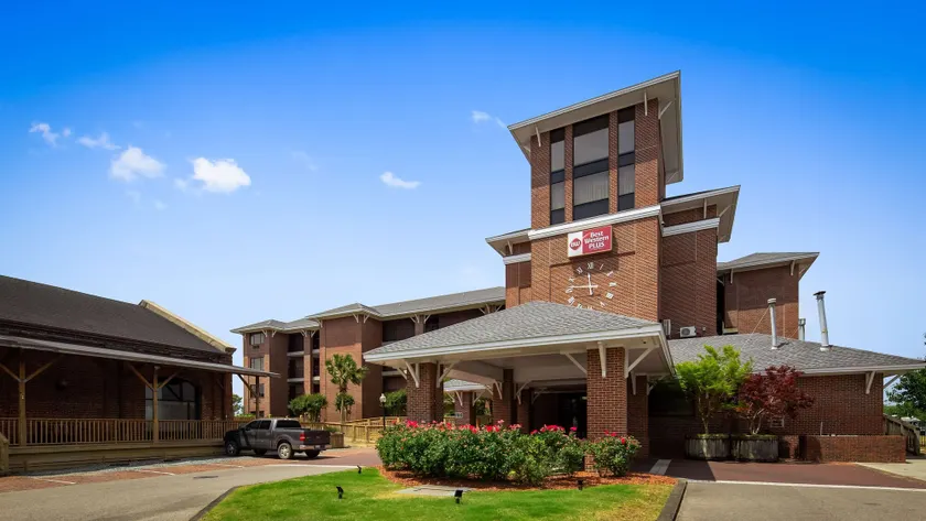 Best Western Plus Coastline Inn - Image 1