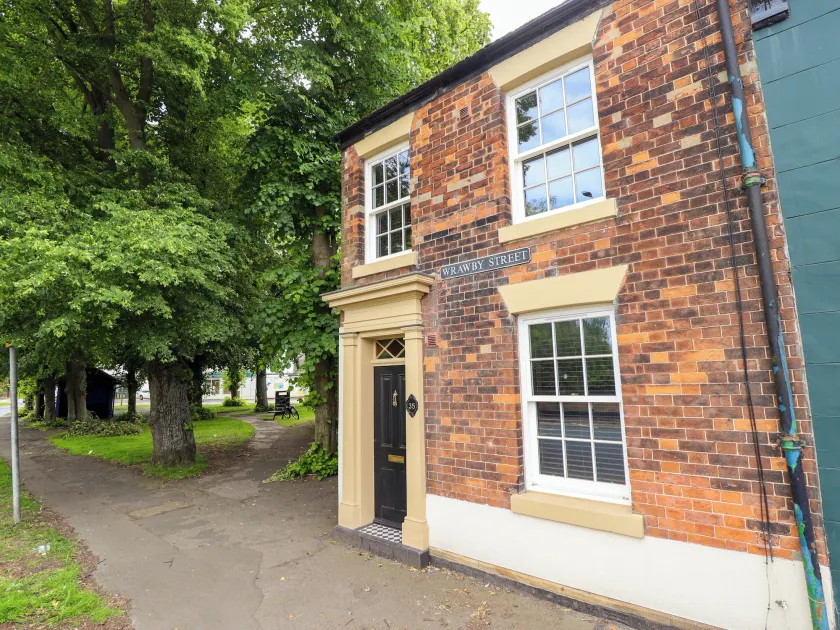 35 Wrawby Street - Image 1