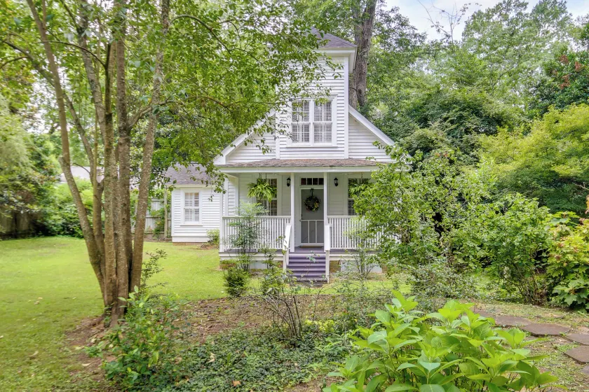 Romantic Cottage in Washington Historic District - Image 1