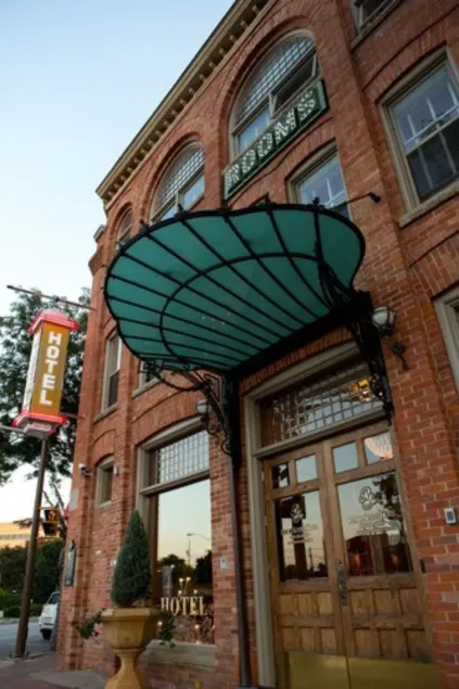 Retro Suites Hotel - Image 1