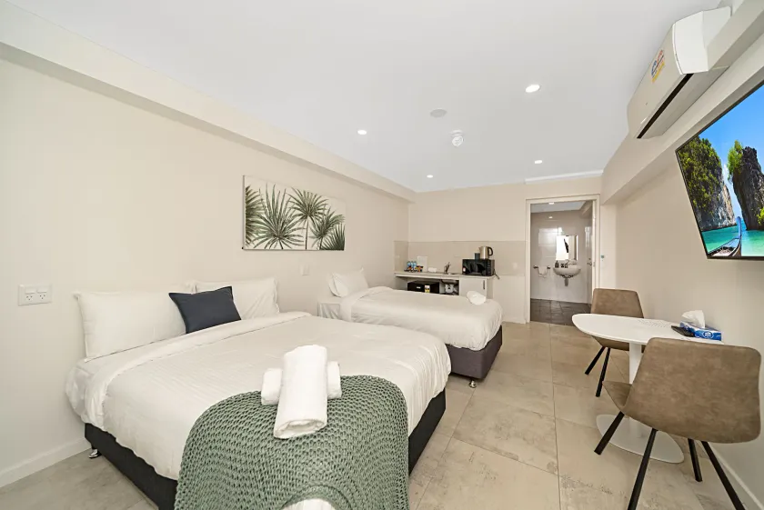 Carlton Suites - Image 1