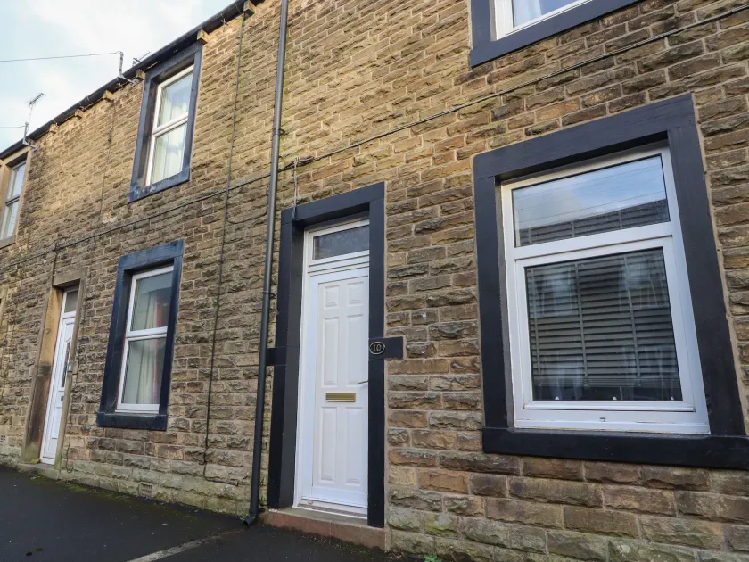 10 Haw Grove - Image 1