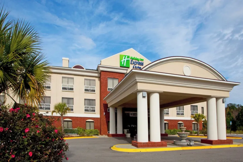 Holiday Inn Express & Suites Quincy I-10 by IHG - Image 1