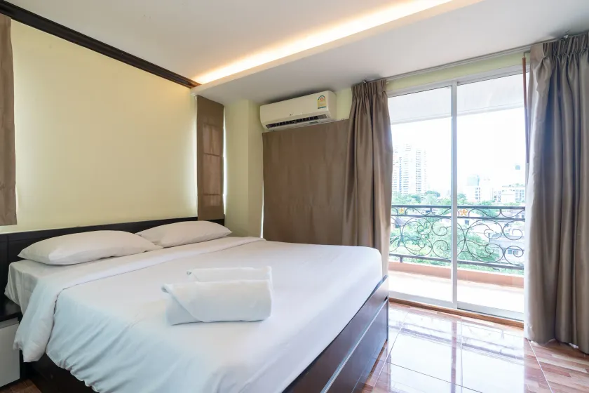 Greenview Ekkamai10 Suite - Image 1