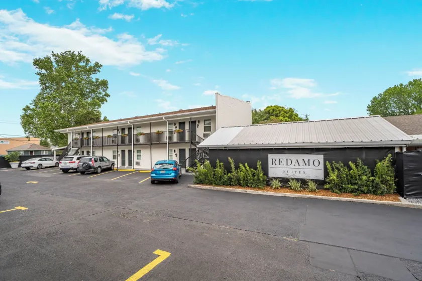Redamo Suites - Image 1