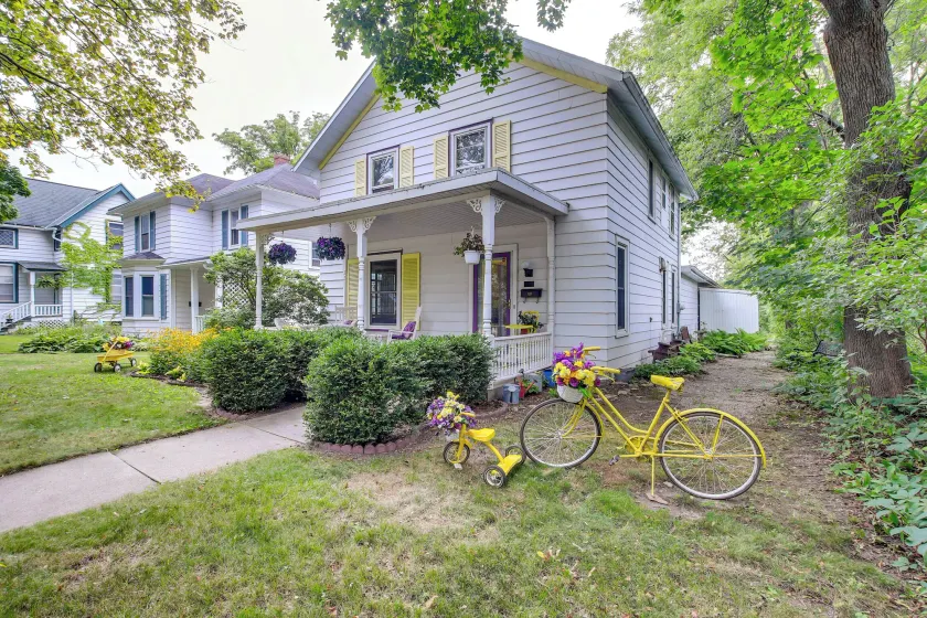 Historic Home w/ Sunroom - 5 Mi to Lambeau Field! - Image 1