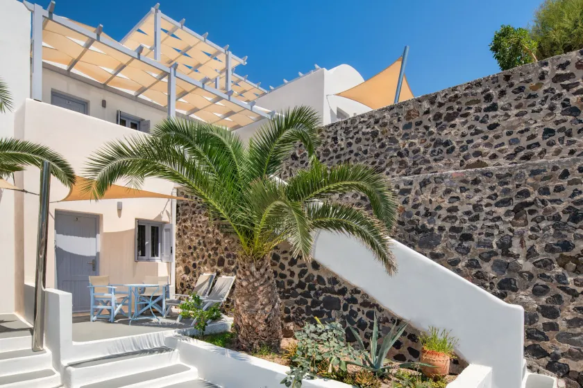 Akrotiri Hotel - Interior entrance