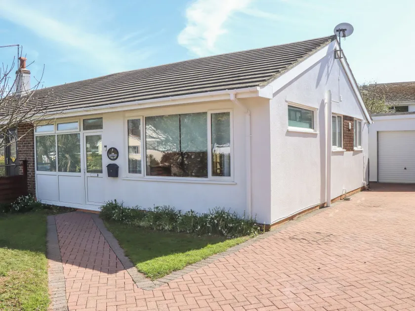 8 Chestnut Drive - Image 1