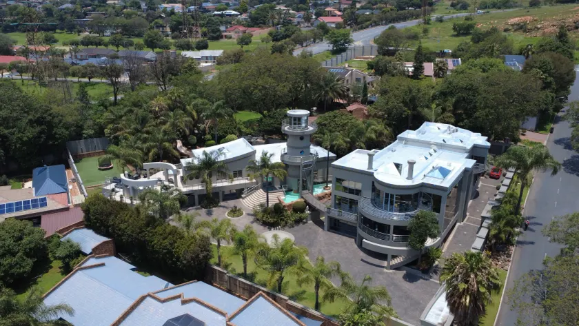 Silva Villa - Image 1