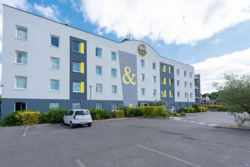 B&B HOTEL Creil Chantilly - Image 1