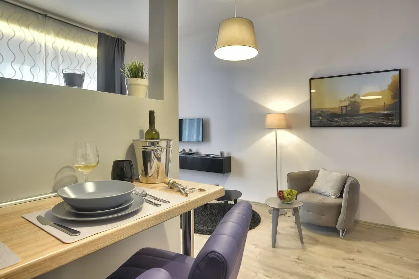 D&A Center Apartments with FREE Parking - Image 1