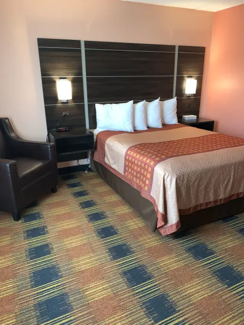 Regency Inn & Suites Faribault - Image 1