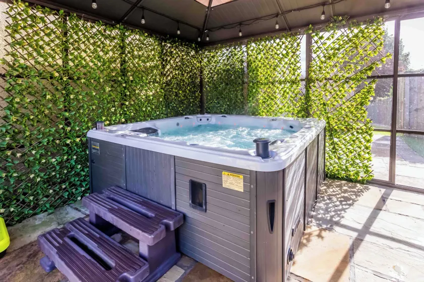 Elderberry Hall Luxury Farmhouse Hot Tub, Sleeps 20,Near Durham - Image 1
