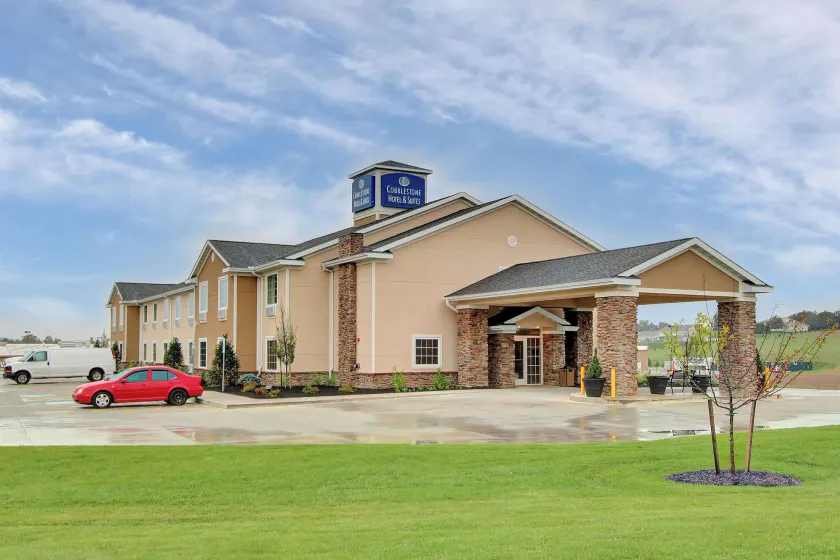 Cobblestone Hotel & Suites - Waynesboro - Image 1